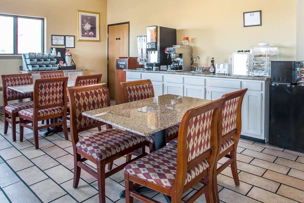 Red Lion Inn & Suites Caseyville Restoran fotoğraf
